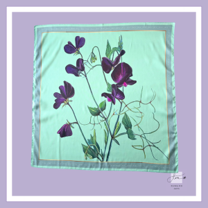 Khăn lụa nghệ thuật Sweet Pea 70 × 70 cm từ tác phẩm hội họa "Sweet as the Night, Velvet as the Night" của họa sĩ Flora Do.